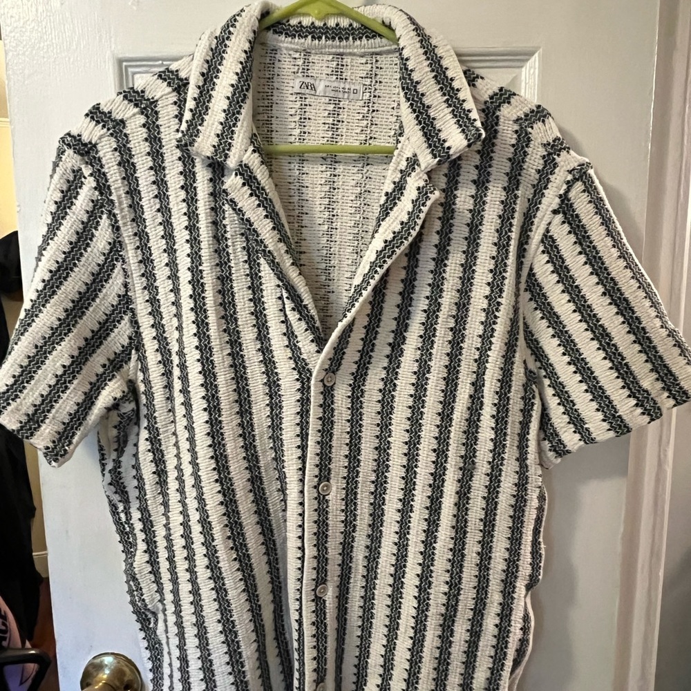 Men’s Zara knit button down
